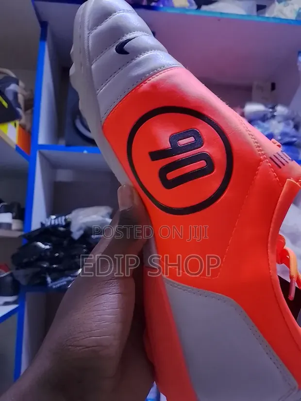 Viatu vya Mpira wa Miguu vya T90 Trainer - 1