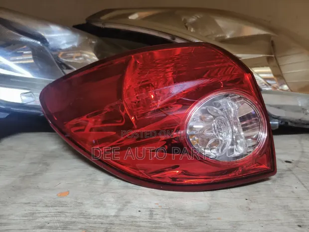 Nissan Wingroad Y12 Tail Light (2006) - 1