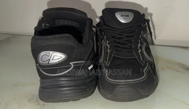 Dior B30 Sneakers - Mpya Kabisa - 1