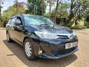 Toyota Corolla Fielder 1.5 Hybrid FWD 2015 Nyeusi