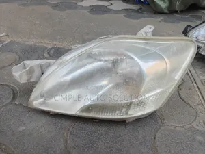 Toyota Belta Headlight (Non-Xenon)