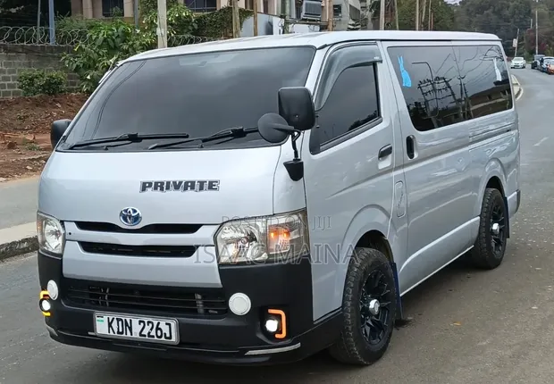 Toyota HiAce 2016 Silver - 1