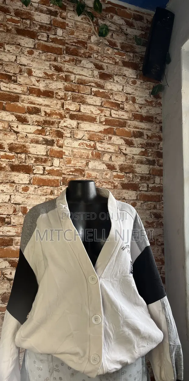 Mishy Thrifts - Nguo za Kawaida za Kiume na Kike Zilizotumika - 1