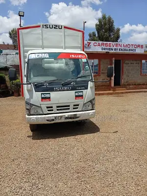 Isuzu NKR KCF 2015 Nyeupe