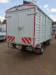 Isuzu NKR KCF 2015 Nyeupe - 3
