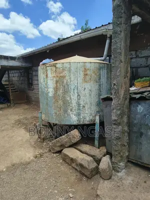 Tangki la Maji la Chuma la Kazi Nzito la 4000L na Stendi