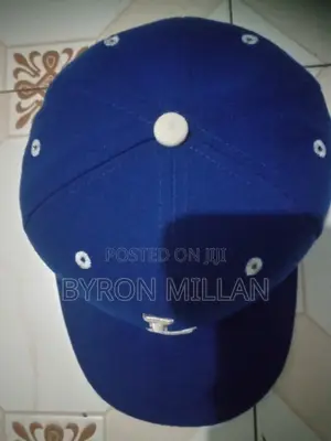 Kofia ya New Era Bluu yenye Logo