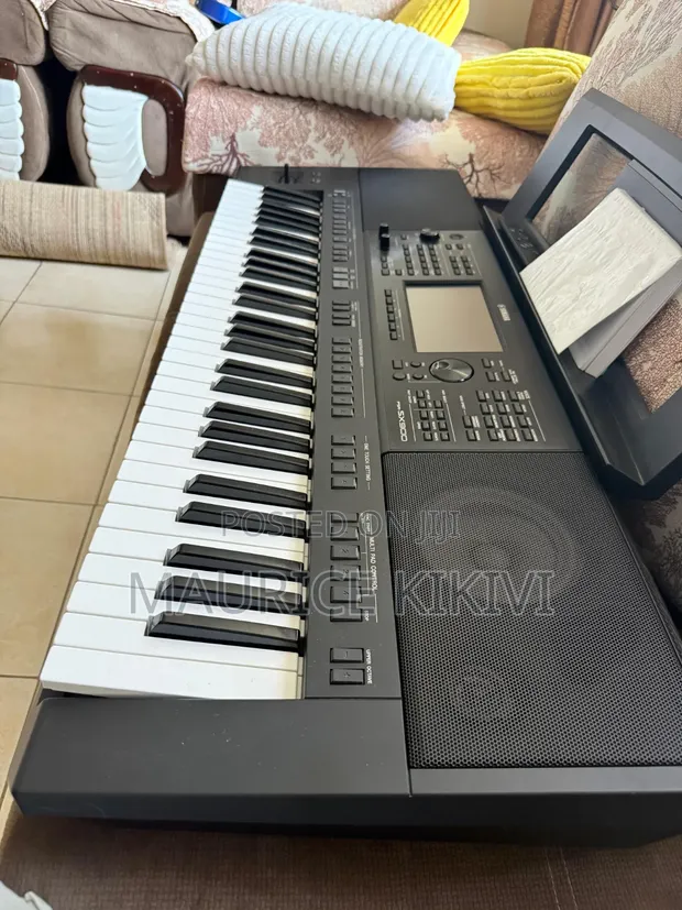 Yamaha PSR-SX900 Electronic Keyboard - 1