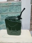 Jerrycan ya Mafuta Mpya na Ncha ya Kumwagia - 1