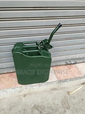 Jerrycan ya Mafuta Mpya na Ncha ya Kumwagia