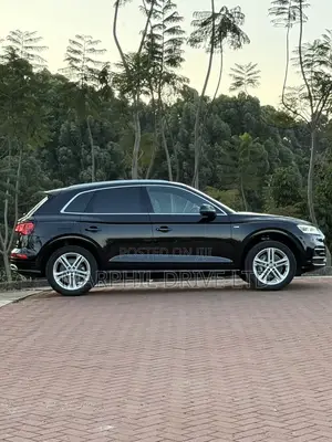 Audi Q5 2.0T Premium AWD quattro 2019 Nyeusi