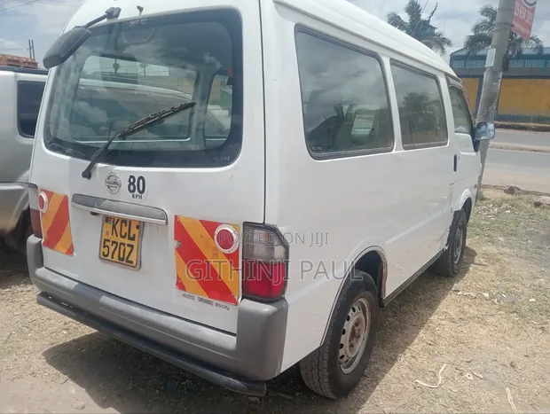 Nissan 100 2011 White - 1