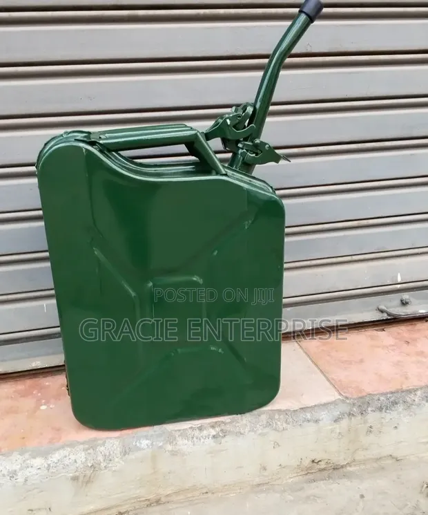 Jerrycan ya Mafuta Inayobebeka na Ncha ya Kumwagia - 1