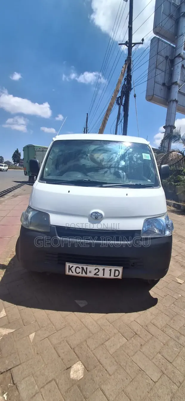 Toyota TownAce 2011 Nyeupe - 1