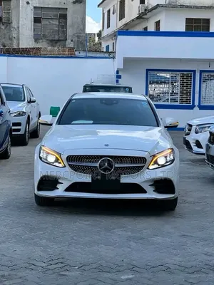 Mercedes-Benz C200 2019 Pearl