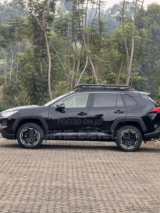 Toyota RAV4 Adventure 2019 Nyeusi - 1