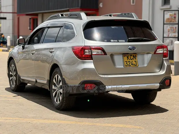 Subaru Outback 2015 Silver - 1