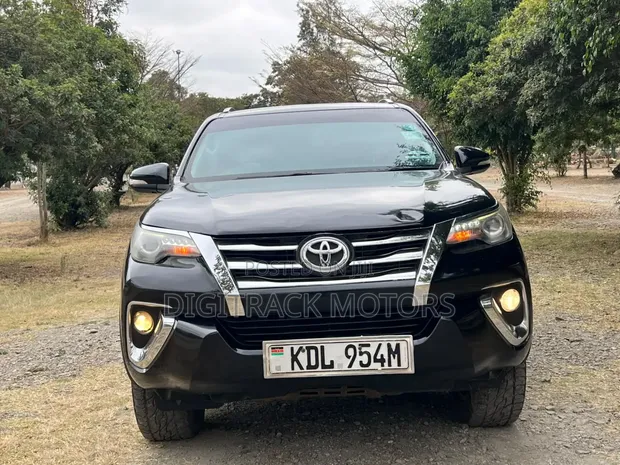 Toyota Fortuner 2016 Black - 1