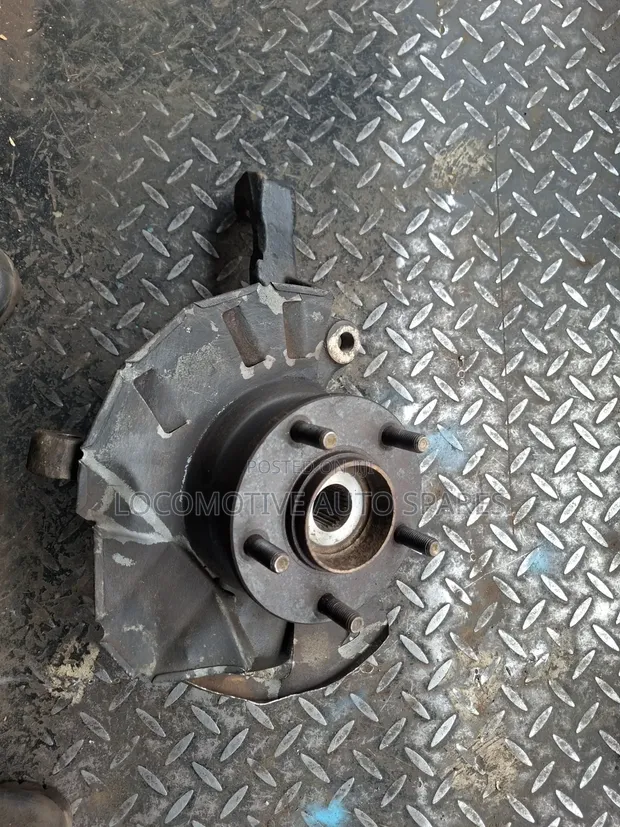 Nissan Vanette Front Hub 4WD - 1