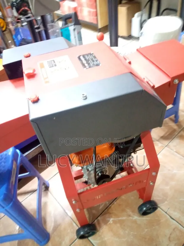 Mashine Nzito ya Kukatia Majani na Injini - 1