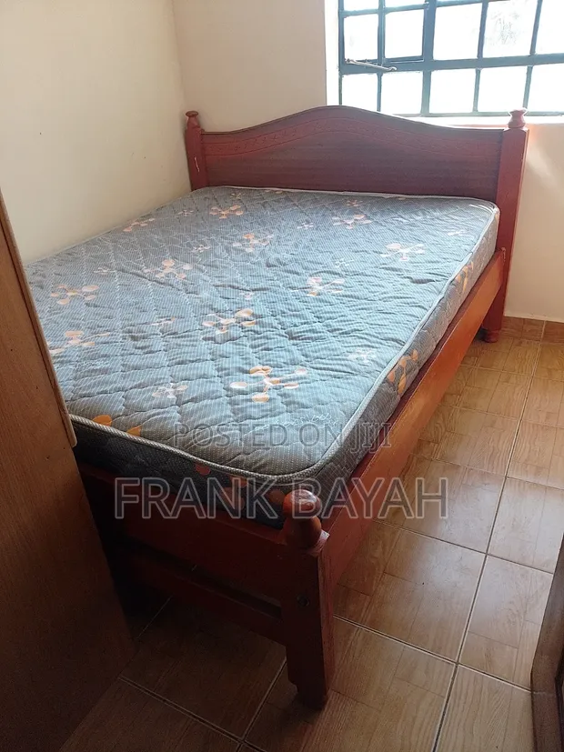 Used 5x6 Bed with 10-Inch Mattress - 1
