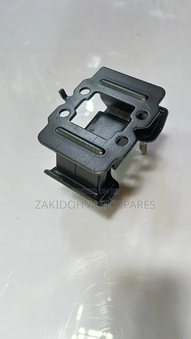 Toyota Mark X/Crown Engine Mounting (12371-OP090) - 1