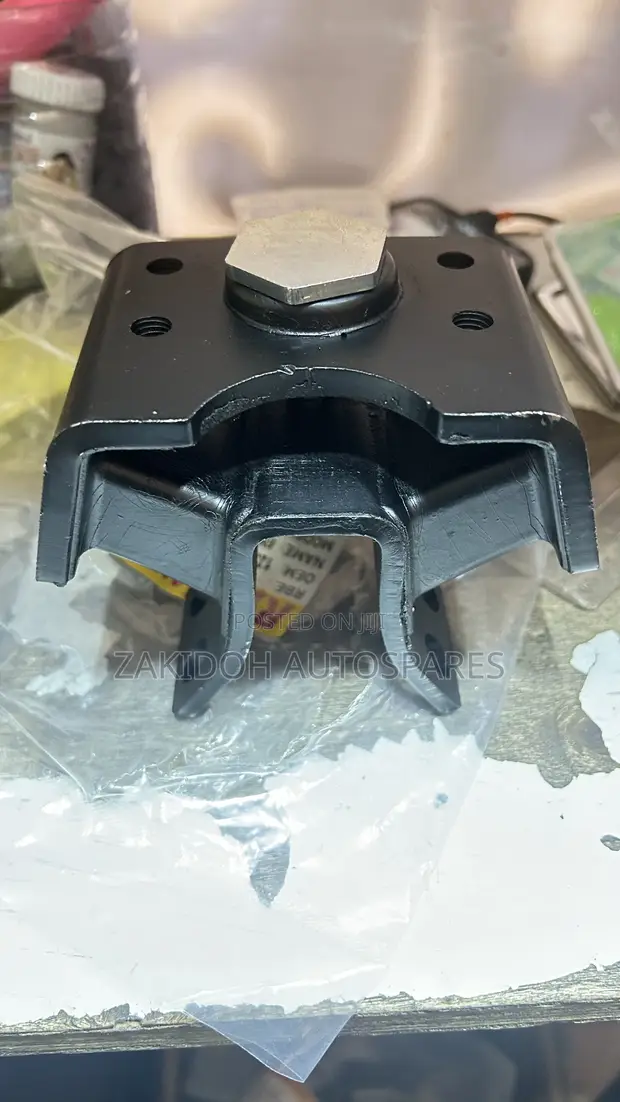 Toyota Hilux Vigo Rear Engine Mounting Halisi - 1
