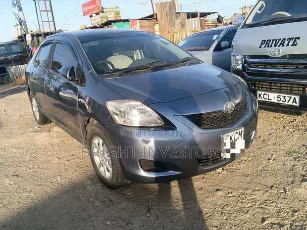 Toyota Belta 2011 Gray - 1