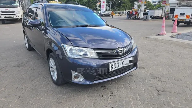 Toyota Corolla Fielder 1.5 Hybrid FWD 2014 - 1