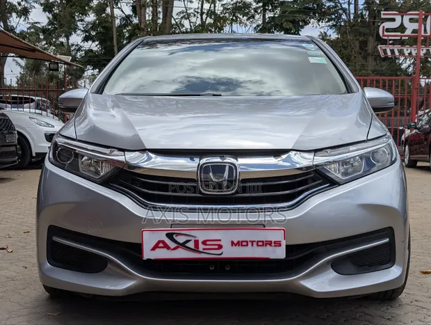 Honda Fit Shuttle 1.5 Hybrid 2019 Silver - 1