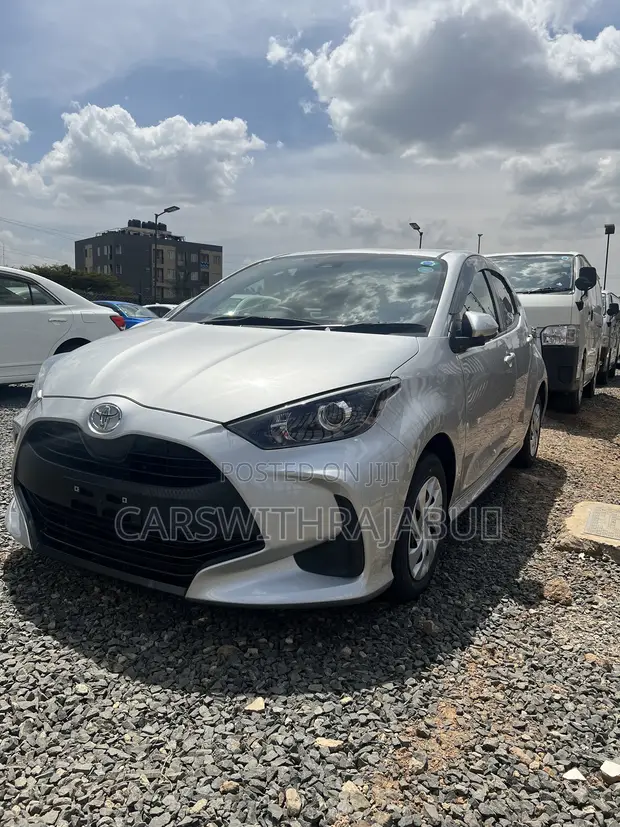 Toyota Yaris 1.5 Sedan L 2020 Silver - 1