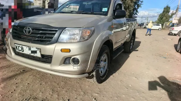 Toyota Hilux 2014 Kahawia - 1