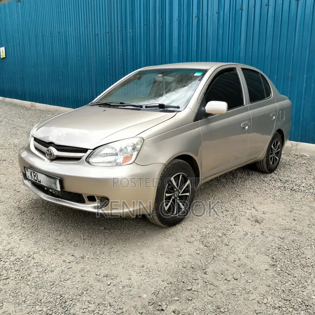 Toyota Platz 1.5 FWD 2003 Beige - 1