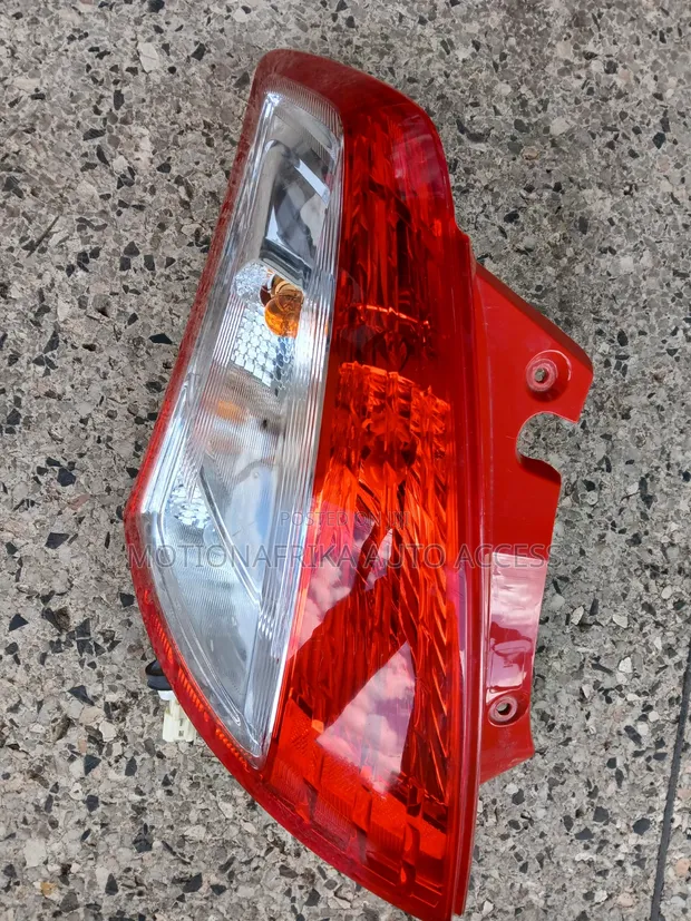 Suzuki Swift Tail Lamp (Iliyo tumika) - 1