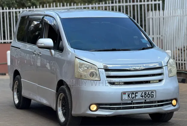 Toyota Noah 2.0 143hp FWD (8 Seater) 2008 Silver - 1