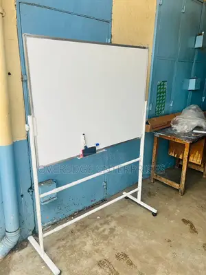 Ubao Nyeupe wa Magnetic 4ft x 3ft na Stendi ya Magurudumu