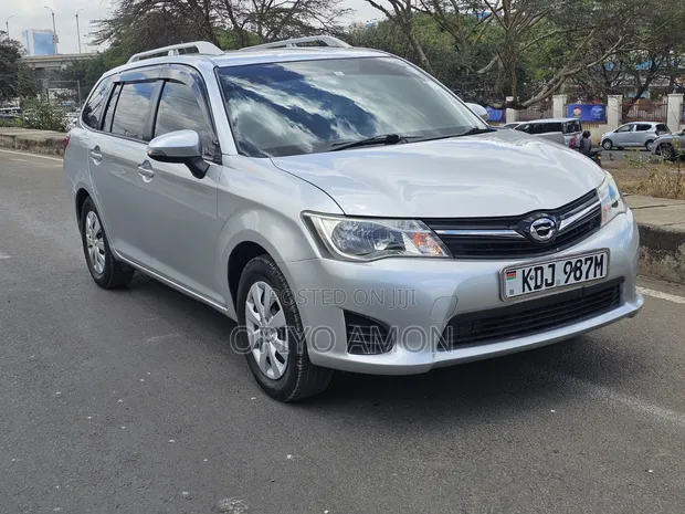 Toyota Corolla Fielder 2016 Silver - 1
