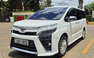 Toyota Voxy 2018 Pearl