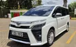 Toyota Voxy 2018 Pearl - 2