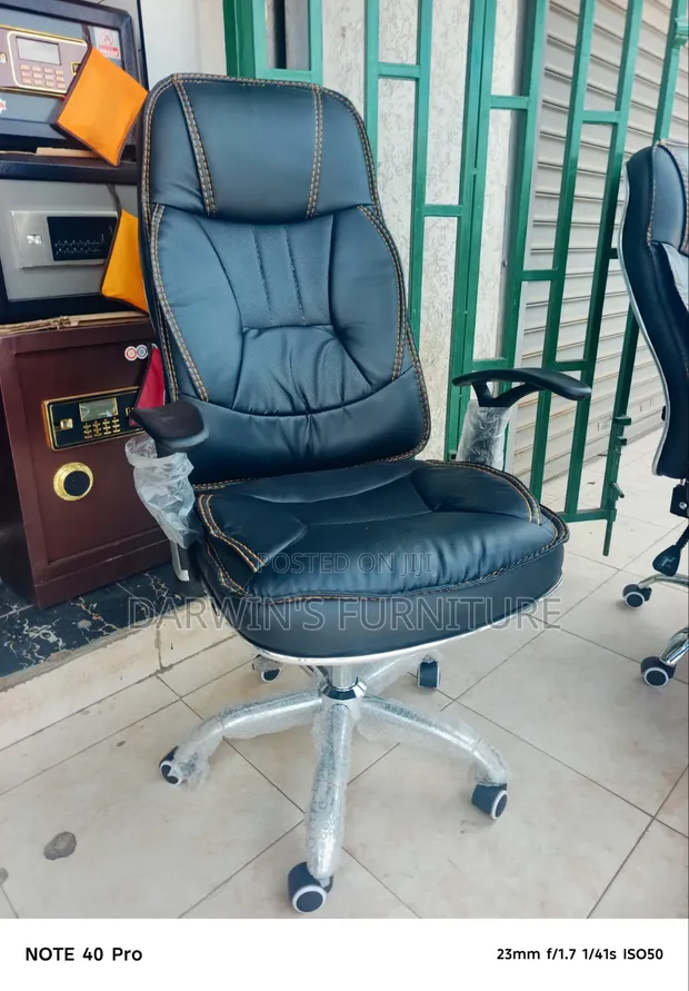 Boss Office Products Kiti cha Ofisi cha Mtendaji - Nyeusi - 1