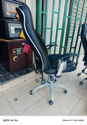 Boss Office Products Kiti cha Ofisi cha Mtendaji - Nyeusi