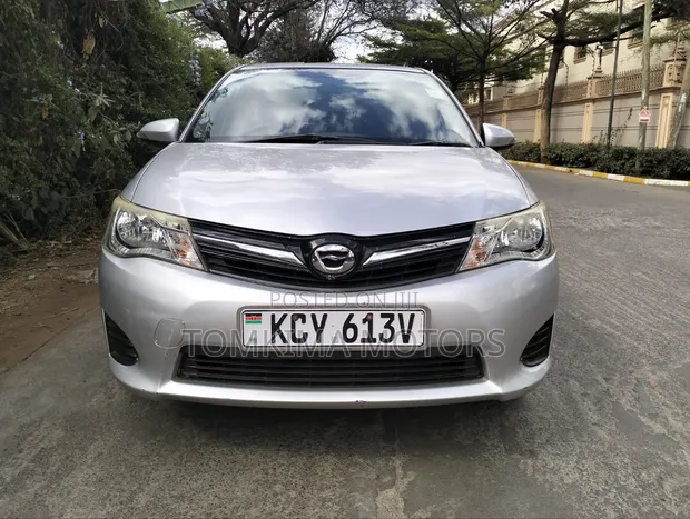 Toyota Corolla Fielder 2014 Silver - 1