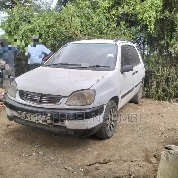 Toyota Raum 1998 White - 1