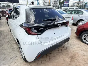 Toyota Yaris 2020 Nyeupe