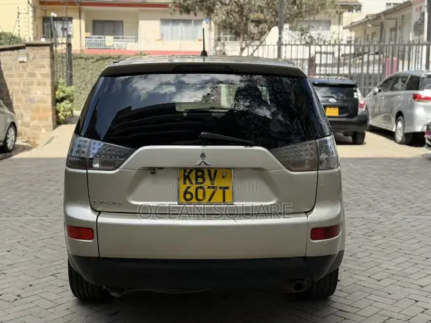 Mitsubishi Outlander 2006 Dhahabu - 1