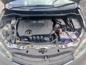 Toyota Wish 2010 Nyeupe