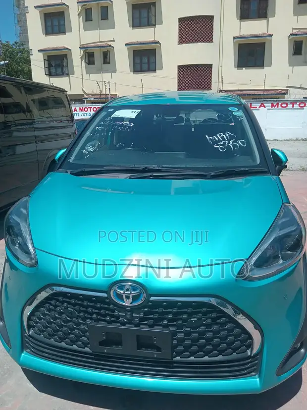 Toyota Sienta 1.5 Hybrid FWD 2020 - 1