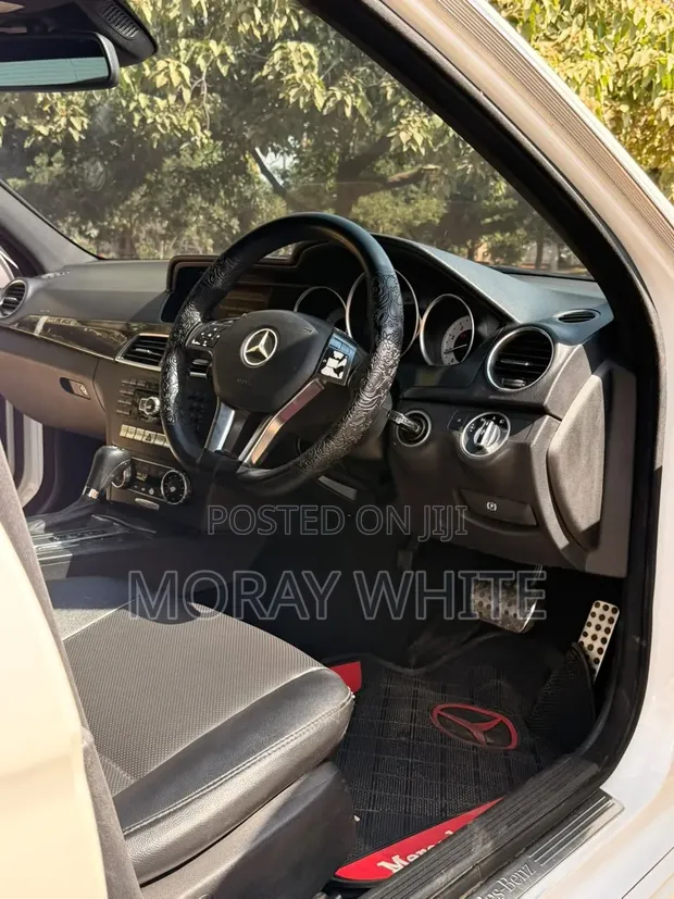 Mercedes-Benz C200 2012 White - 1