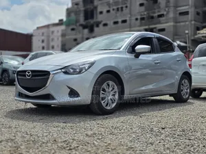 Mazda Demio 2019 Nyeupe