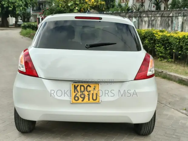 Suzuki Swift 2014 Nyeupe - 1